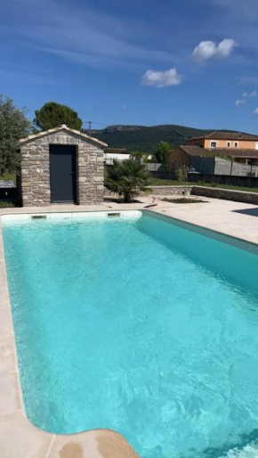 Studio aux portes des Cévennes avec piscine
